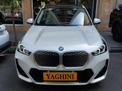 ب ام و، iX1