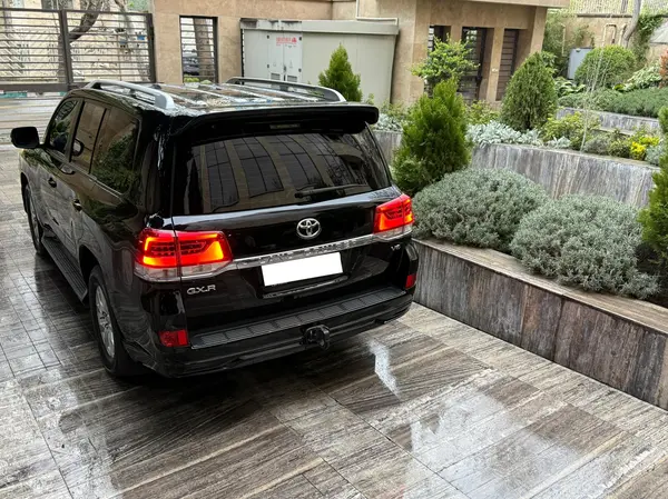 تویوتا، لندکروز چهار در