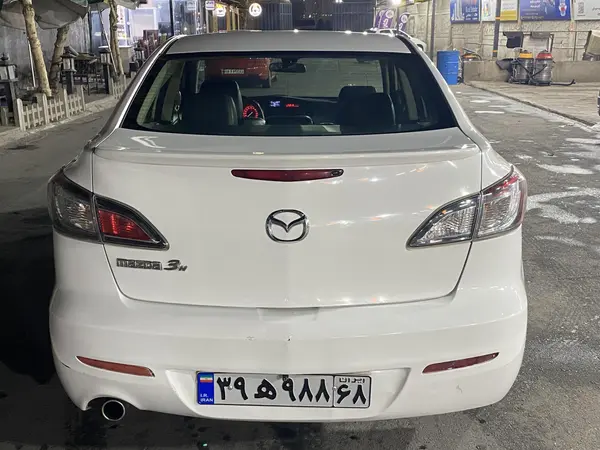 مزدا، 3 نیو صندوق دار