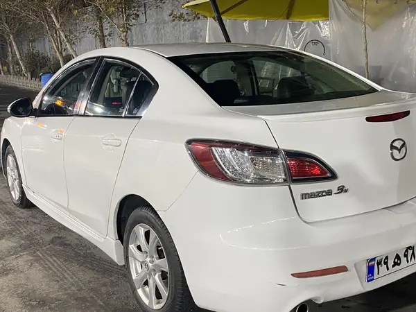 مزدا، 3 نیو صندوق دار