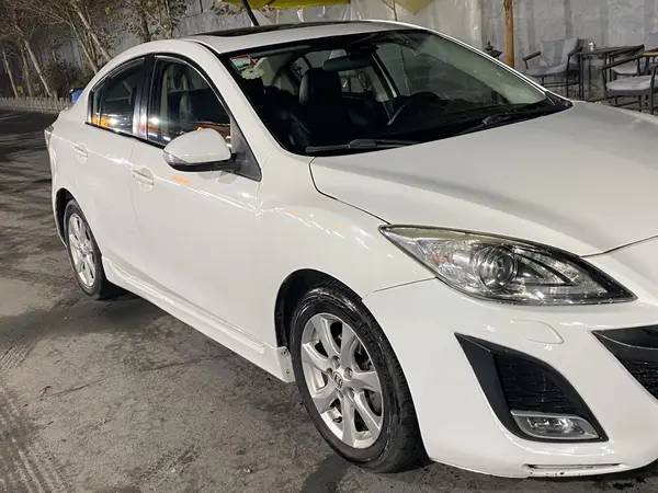 مزدا، 3 نیو صندوق دار