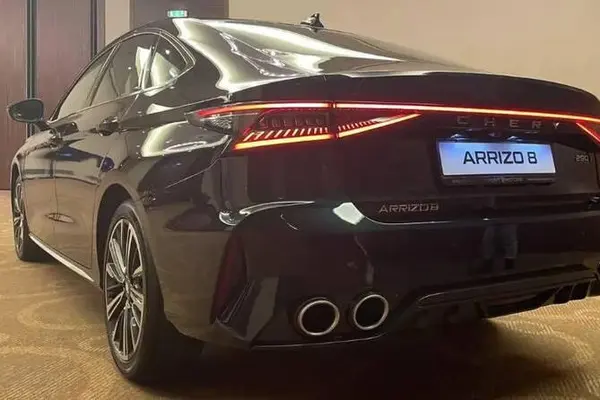 پیش فروش فونیکس، آریزو 8 (Z8)