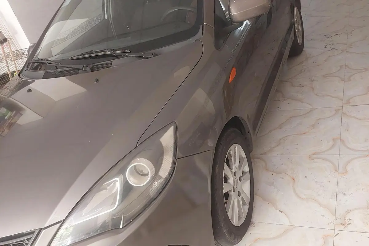 ام وی ام،  315هاچ بک