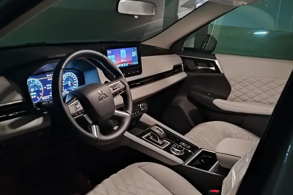 میتسوبیشی، اوتلندر