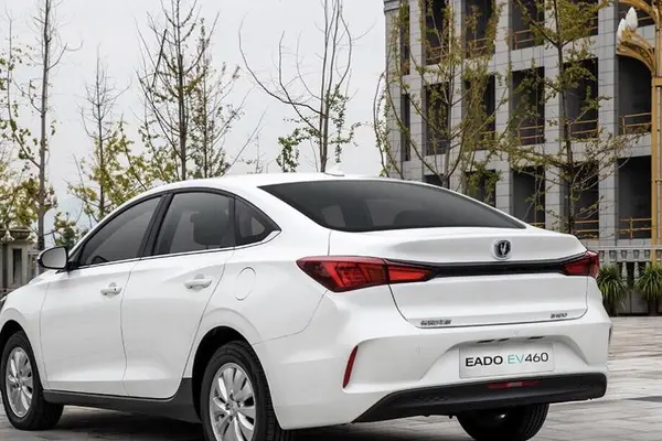 چانگان، ایدو EV460