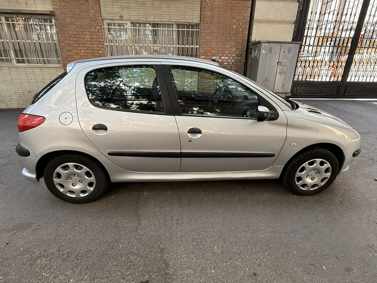پژو،  206
