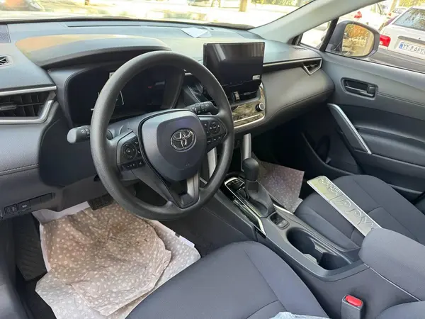 تویوتا، کرولا کراس هیبرید