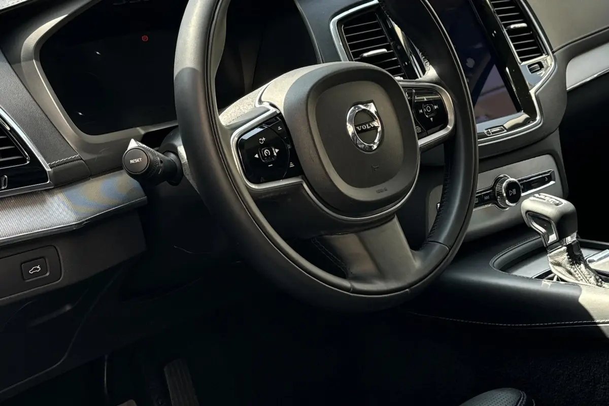 ولوو،  XC90