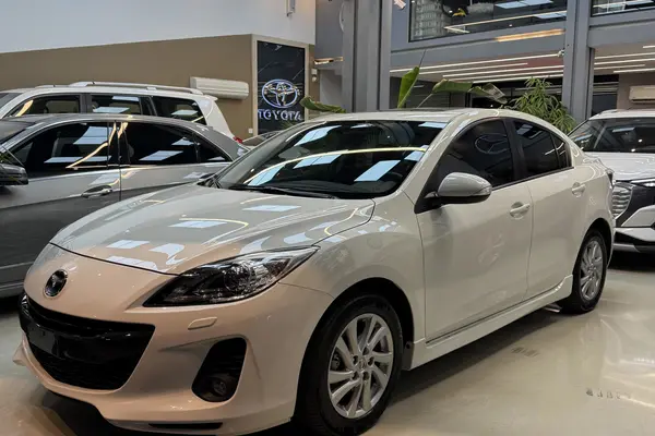 مزدا، 3 نیو صندوق دار