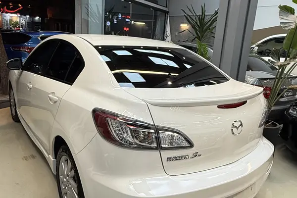 مزدا، 3 نیو صندوق دار