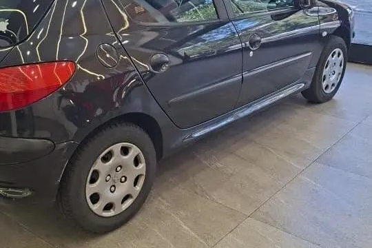 پژو،  206