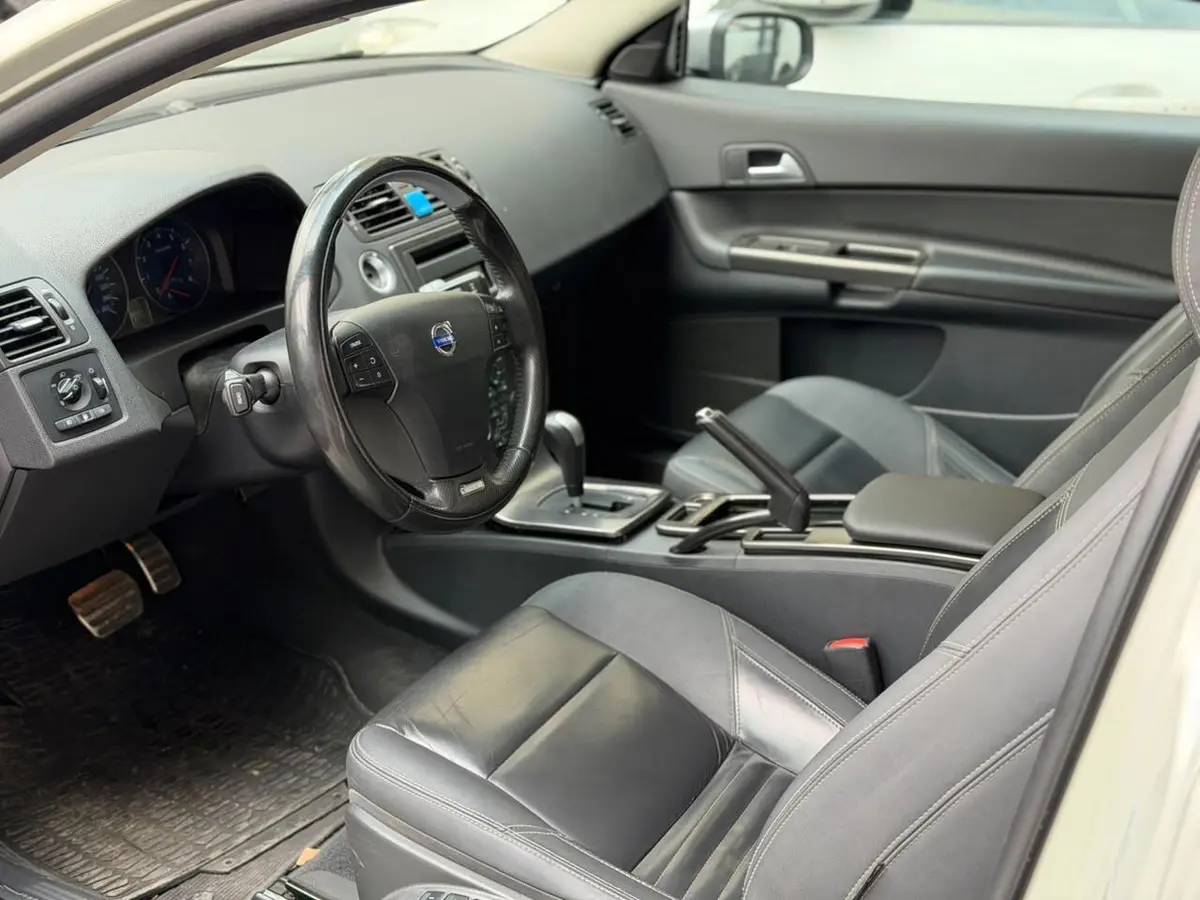 ولوو،  C30