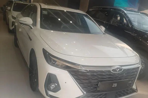 فونیکس، آریزو 8 (Z8)