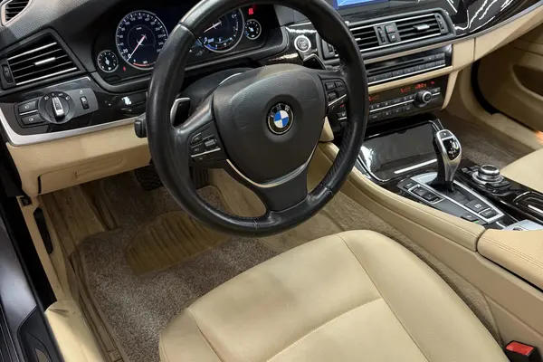 ب ام و، سری 5 سدان