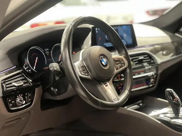 ب ام و، سری 5 سدان