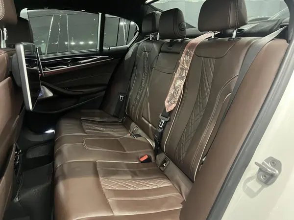 ب ام و، سری 5 سدان