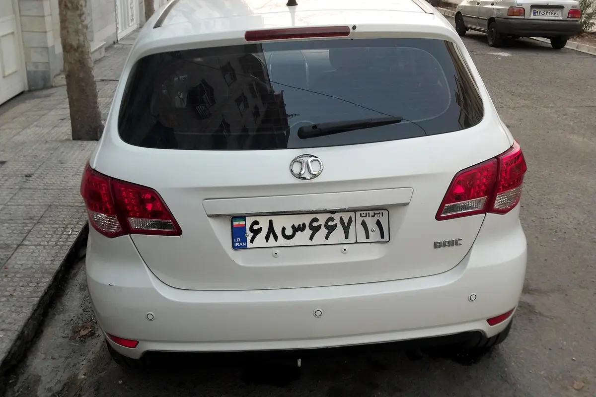 بایک،  سابرینا هاچ بک (مونتاژ)