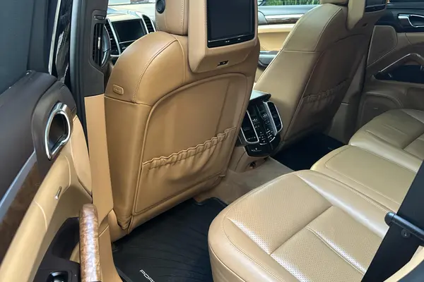 پورشه، کاین