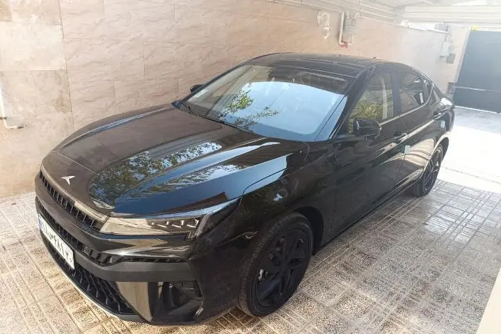 کی ام سی،  J7
