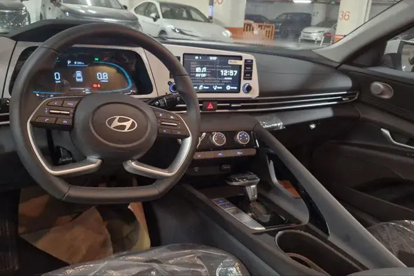 هیوندای، النترا