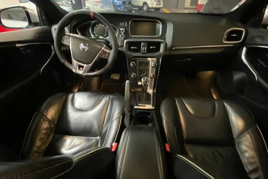 ولوو،  V40