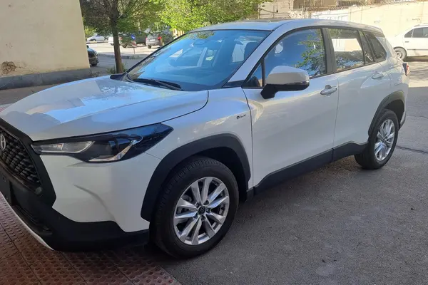 تویوتا، کرولا کراس هیبرید