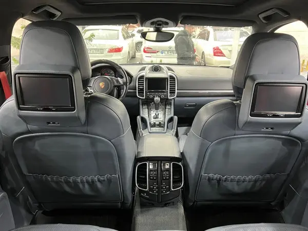 پورشه، کاین