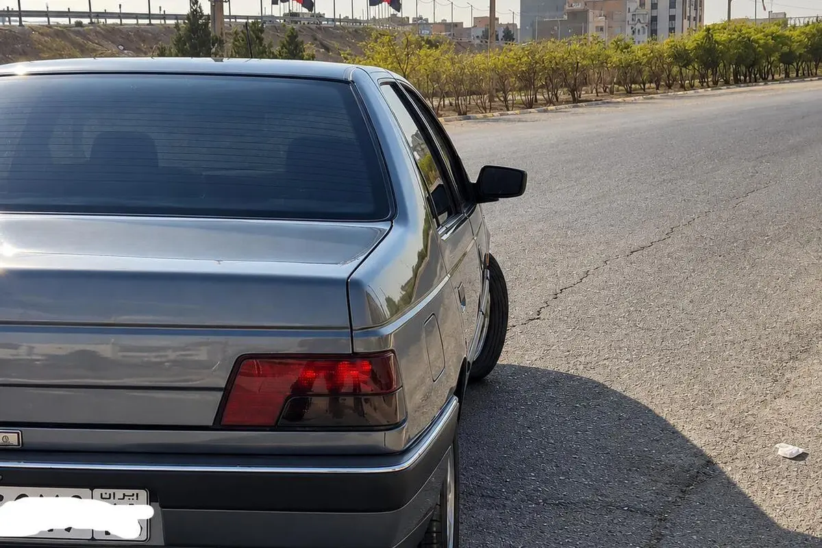 پژو،  405