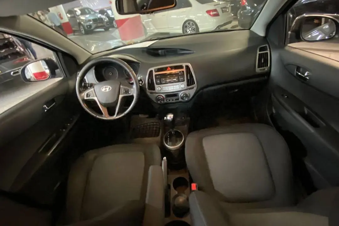 هیوندای  i20