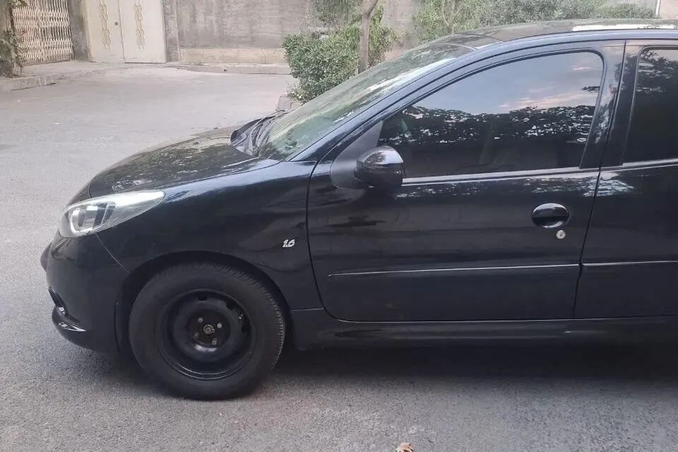 پژو،  207