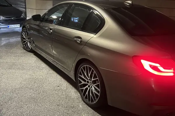 ب ام و، سری 5 سدان