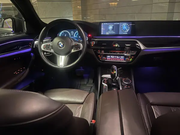 ب ام و، سری 5 سدان