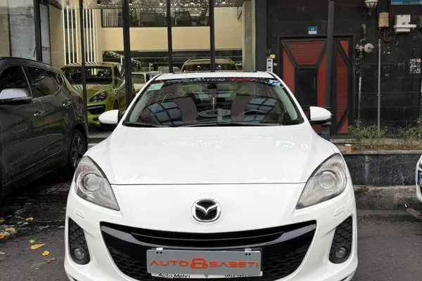 مزدا، 3 نیو صندوق دار