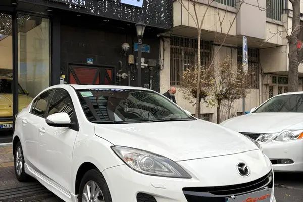 مزدا، 3 نیو صندوق دار