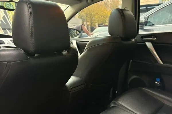 مزدا، 3 نیو صندوق دار