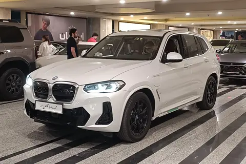 ب ام و، iX3