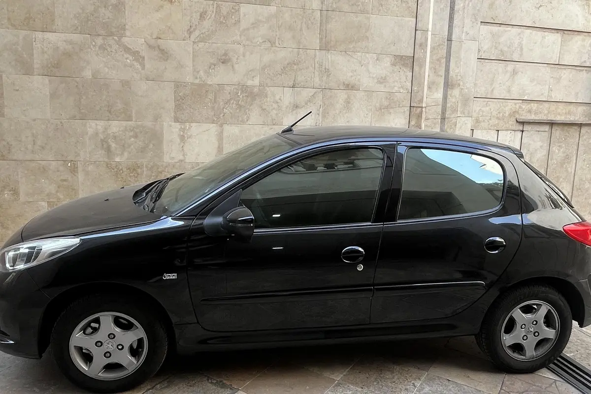 پژو،  207