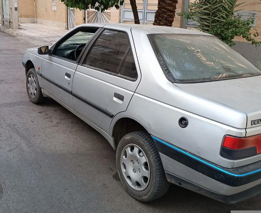 پژو،  405
