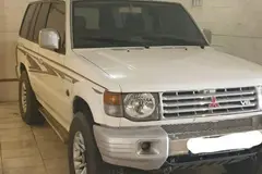 میتسوبیشی، پاجرو چهار در