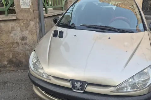 پژو، 206