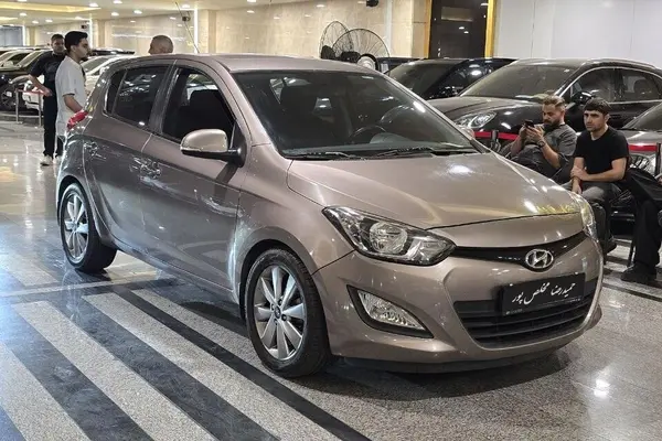 هیوندای  i20