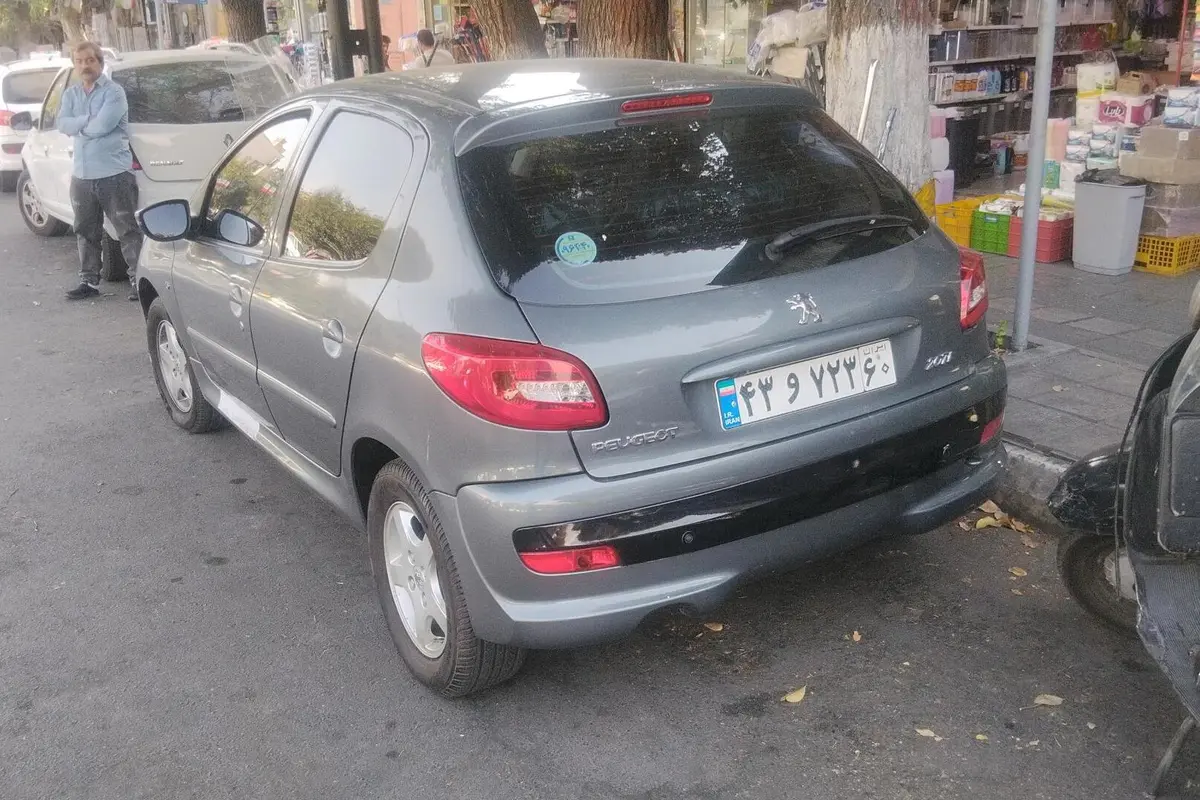 پژو،  207