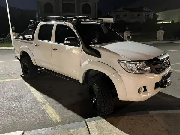 تویوتا، هایلوکس دو کابین