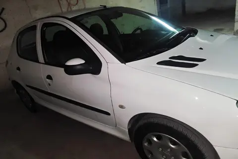پژو، 206