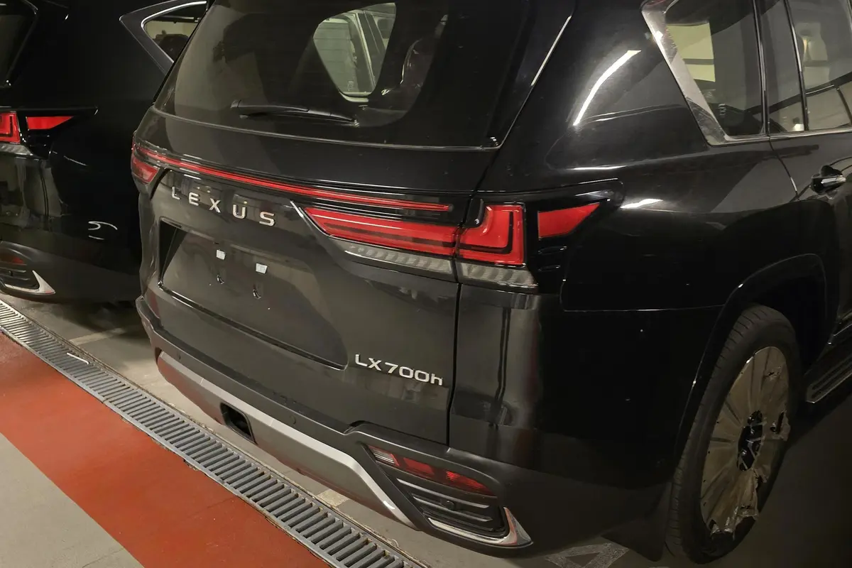لکسوس،  LX