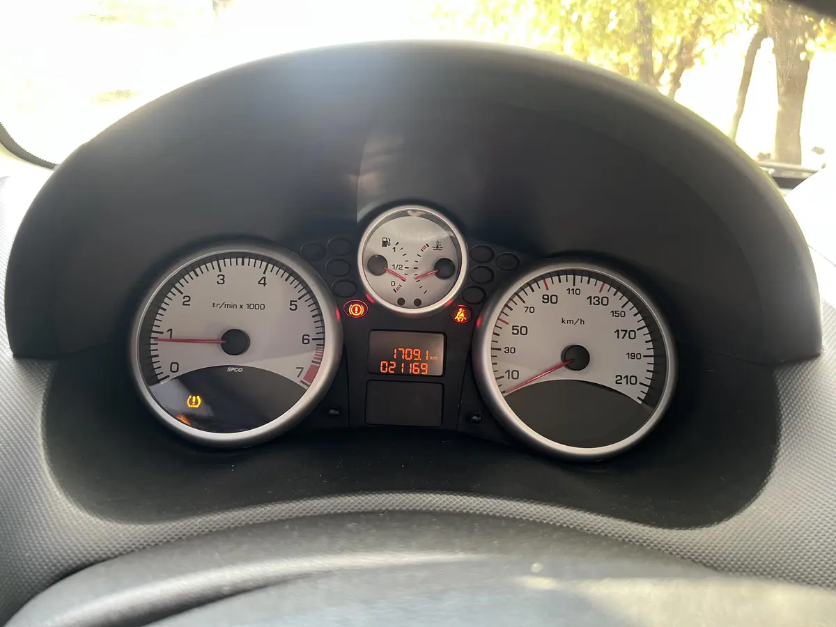 پژو،  207