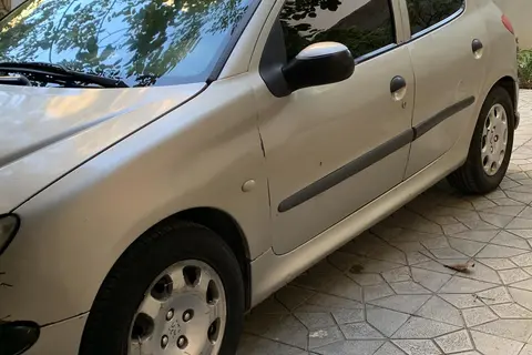 پژو، 206