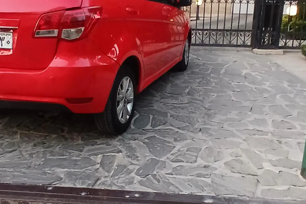 بایک،  سابرینا هاچ بک (مونتاژ)