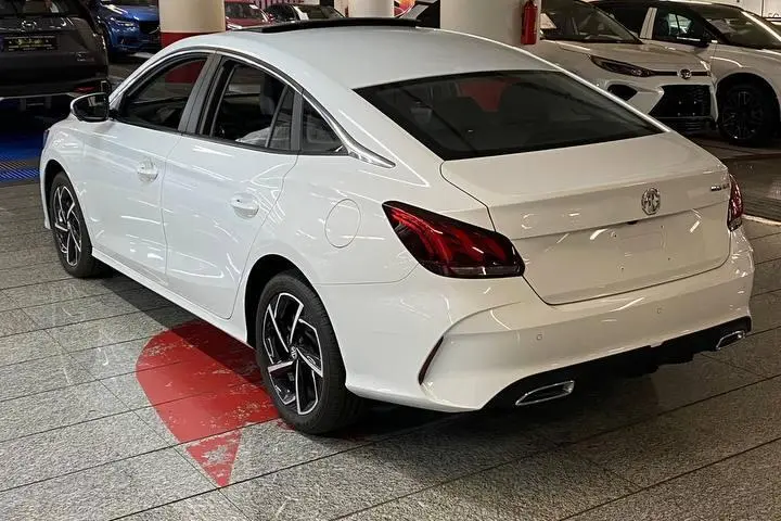 عکس ام جی GT
