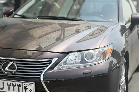 لکسوس، ES